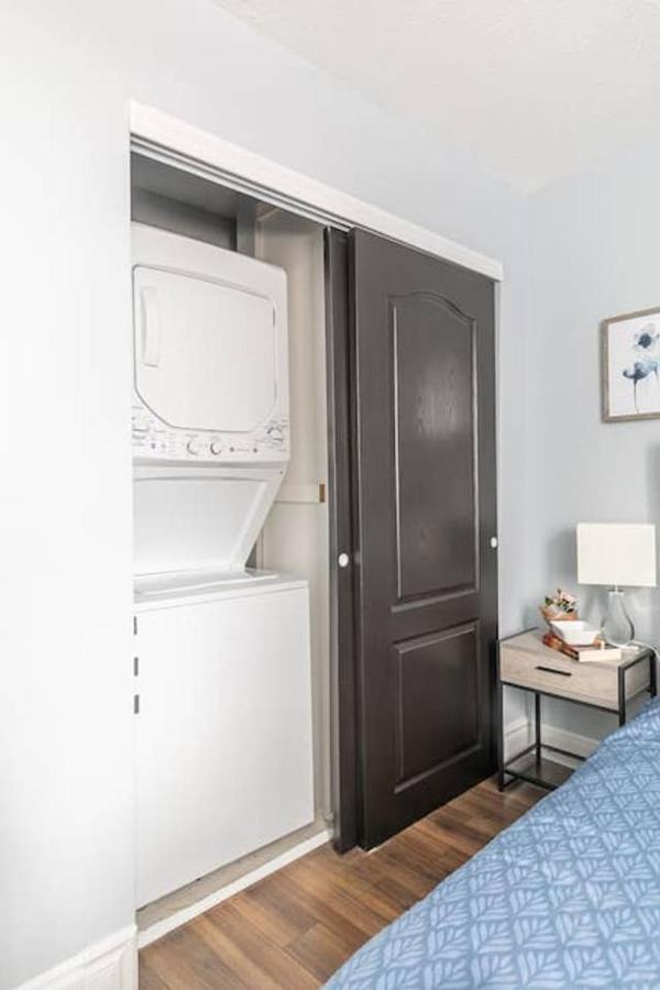 Ferienwohnung Newly Renovated - Modern 1Br With Rooftop Terrace! Ottawa Exterior foto